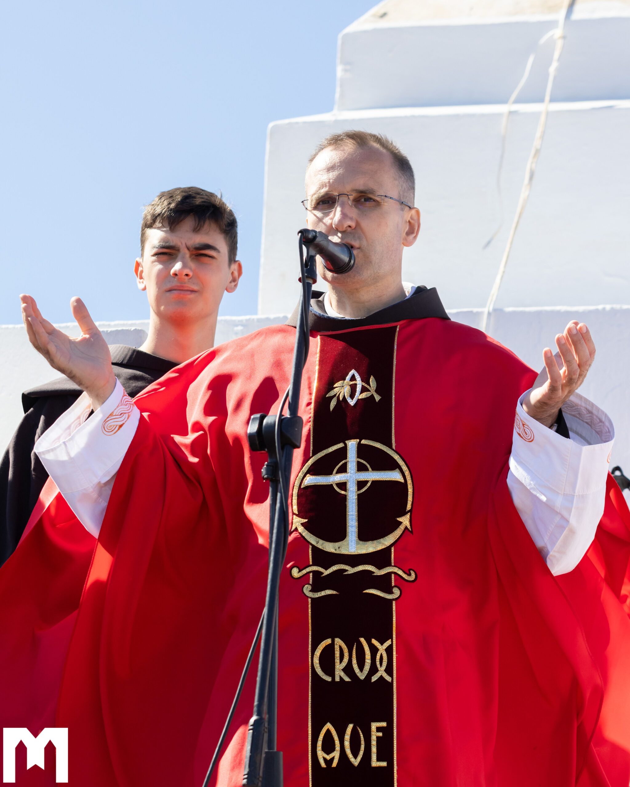 Celebração na Montanha da Cruz, Križevac, em Mediugórie
